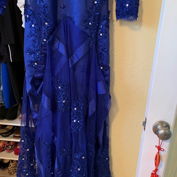 Exquisite evening gown. Excellent condition. - Picture 5 of 8